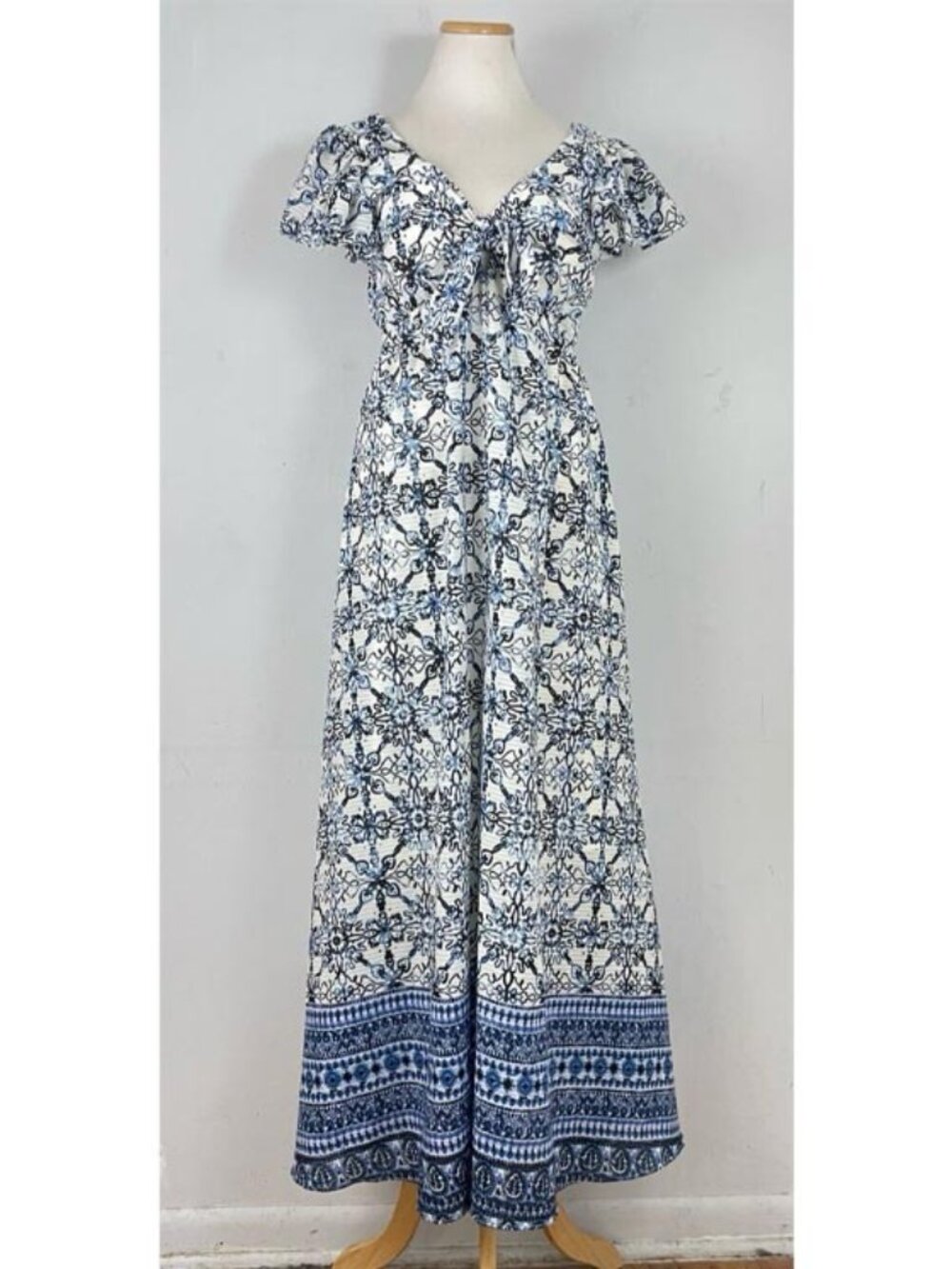 Maxi Blue White Ruffle Sleeves Dress with Keyhole - Women's Size 10